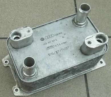 4E0317021E Bagian mesin Gear Oil Cooler