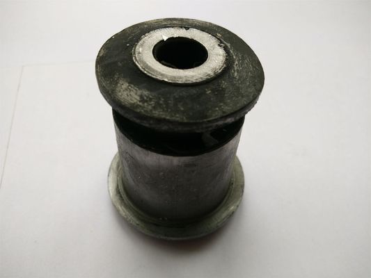 7D0407183 Bagian Suspensi Pengendalian Lengan Busing
